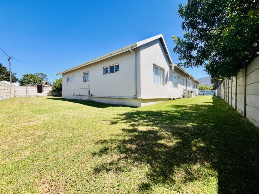 4 Bedroom Property for Sale in Sandbaai Western Cape